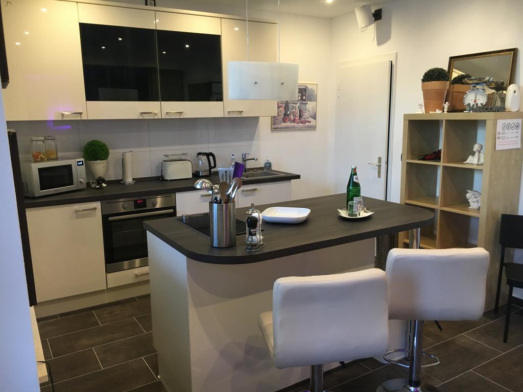 Messe Ferienwohnung Duesseldorf Oberkassel Ngoại thất bức ảnh